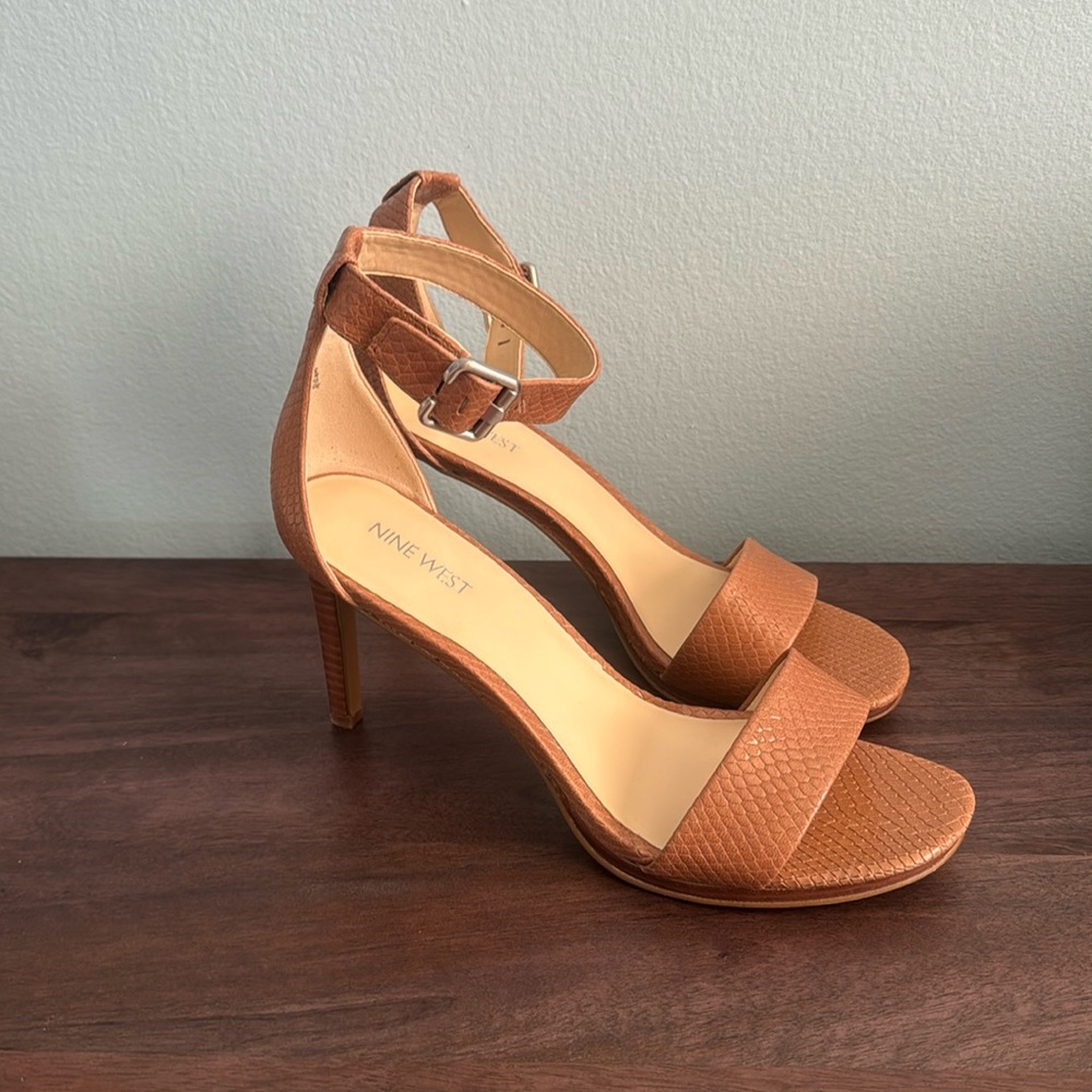 NEW Nine West “Meant To Be” beige sandals size10
